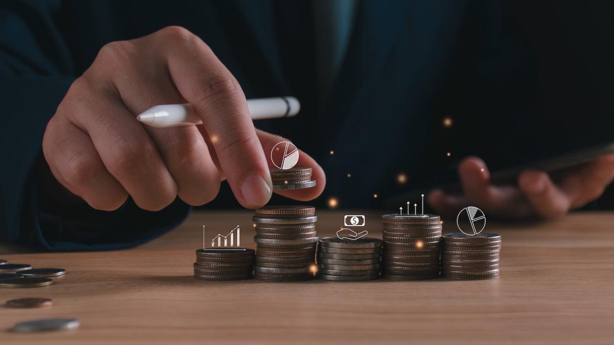 New evidence of strong but slow portfolio responses to equity premium changes