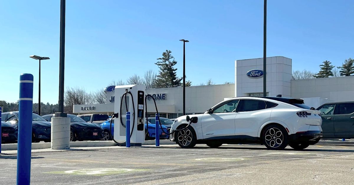 This Detroit Hyundai dealer wants 0 to charge your car This Detroit Hyundai dealer wants 0 to charge your car