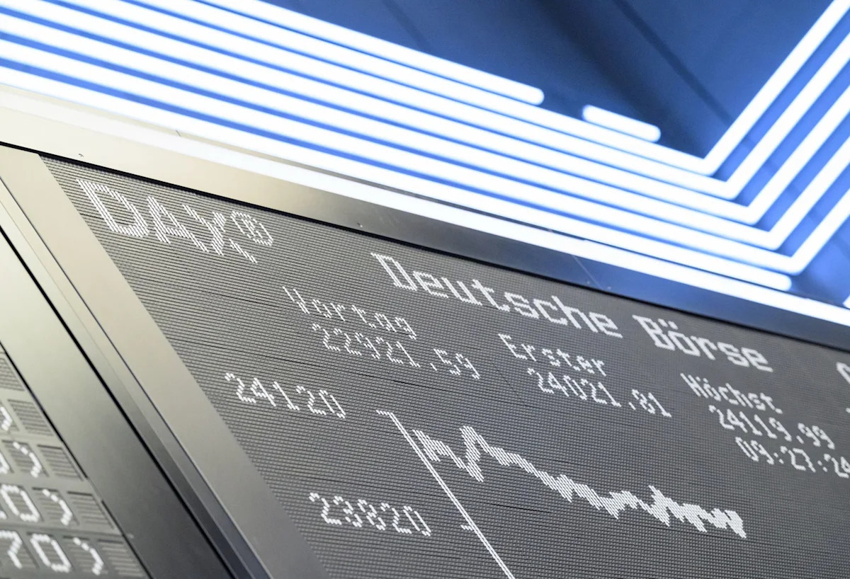 European stocks close on mixed note after cautious session