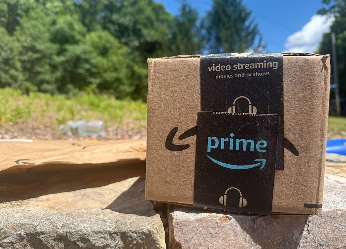 Amazon’s 2-pack of flame light bulbs brings the fall vibes for just 